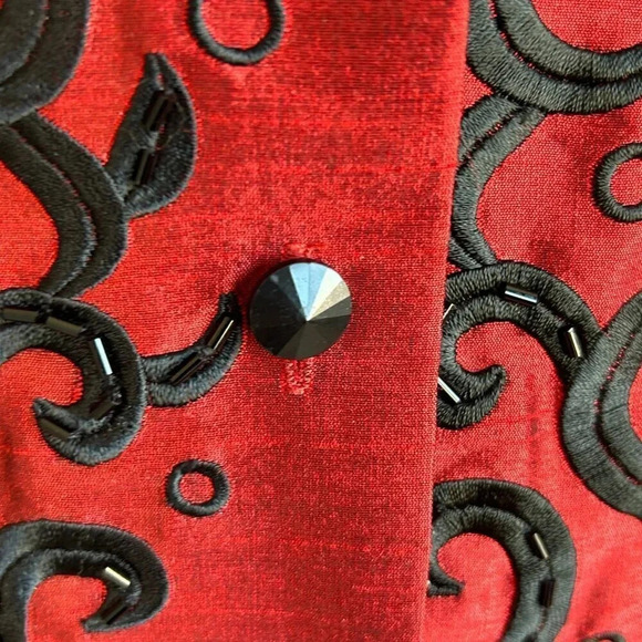 SilkLand Red  Silk Blend Black Embroidered Formal Jacket Size 1X - Picture 3 of 8